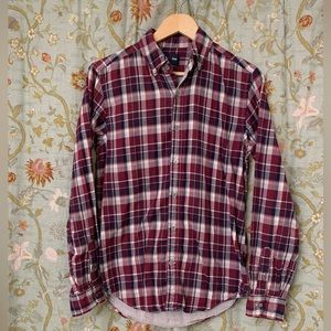 Gap Men’s Small Red/Black Plaid Button Down Shirt